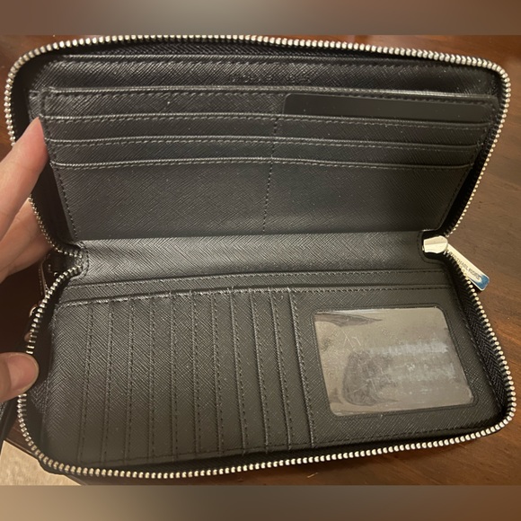 Michael Kors large wallet with wristband - Picture 2 of 4